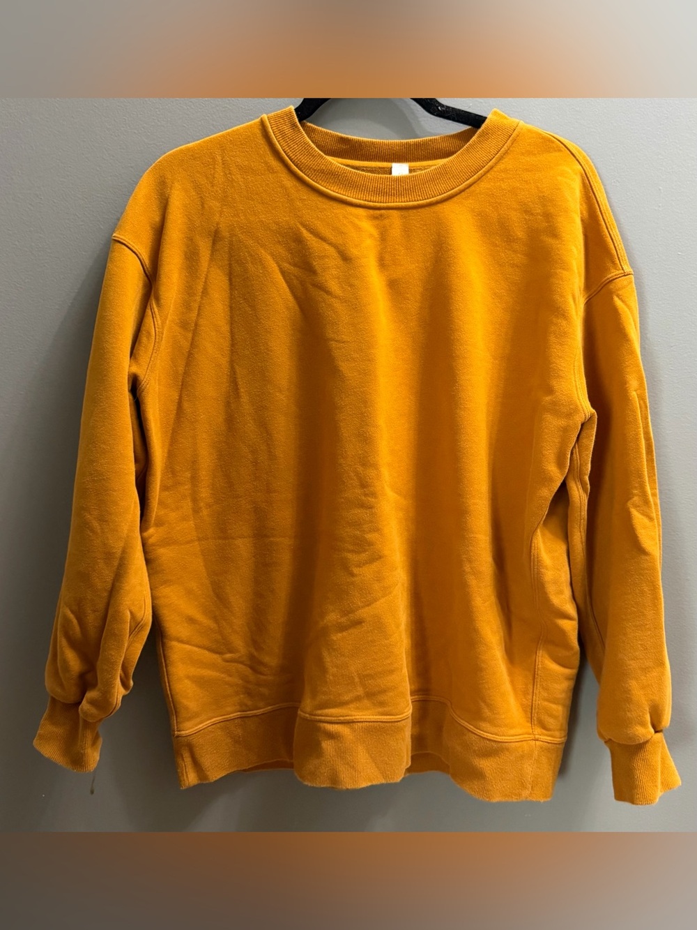 lululemon athletica Men's Crewneck Sweatshirt in Mustard Yellow